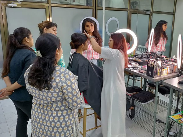 Makeup workshops in Mumbai by Dolly Green Academy